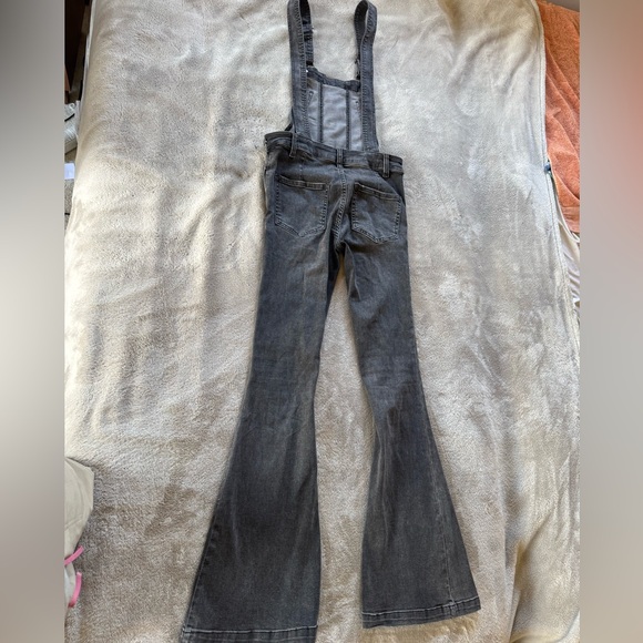 Free People We The Free Black Carly Mid Rise Flare Overalls Size 24 - Picture 3 of 11